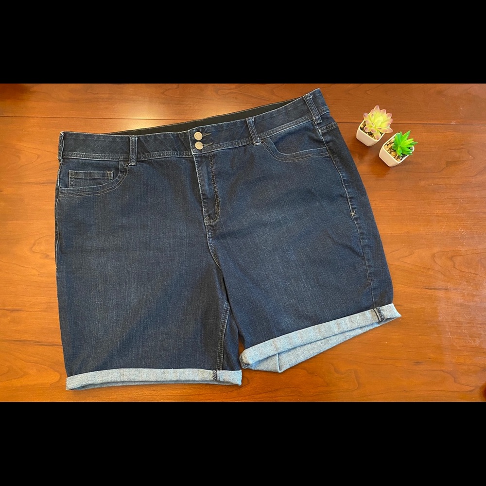 Nice Lane Bryant Bermuda Shorts Size: 24